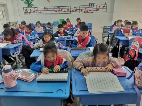 丽景小学完成课后服务选课工作