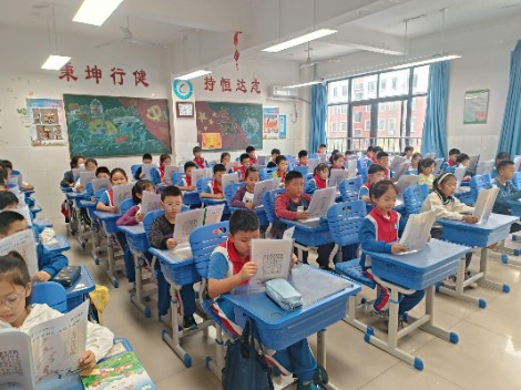 东营市丽景小学举行毛泽东诗词主题晨诵系列活动
