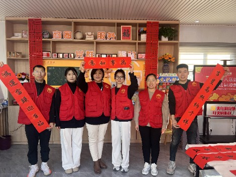 浓情腊八送温暖 丽景送福迎新春——东营市丽景小学党支部走进丽景社区开展写春联送祝福活动