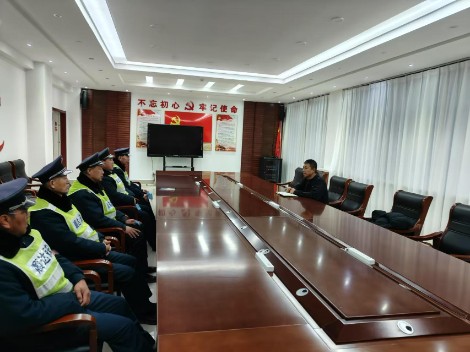 筑牢安全防线，护航安全假期——东营市丽景小学召开寒假前校园安保专题会议